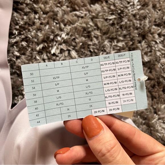 True & Co• Body Lift V-Neck Full Cup Bralette - Picture 8 of 14